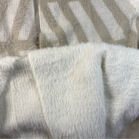 SO everything in love Sweater OS - Picture 4 of 10